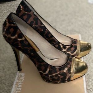 Michael Kors cheetah print pump-heels with gold toe detail. Platform sole.